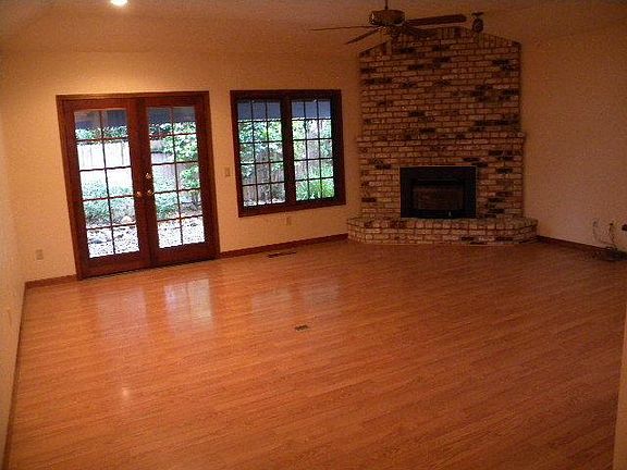 2nd image of 127 Arbusto Cir