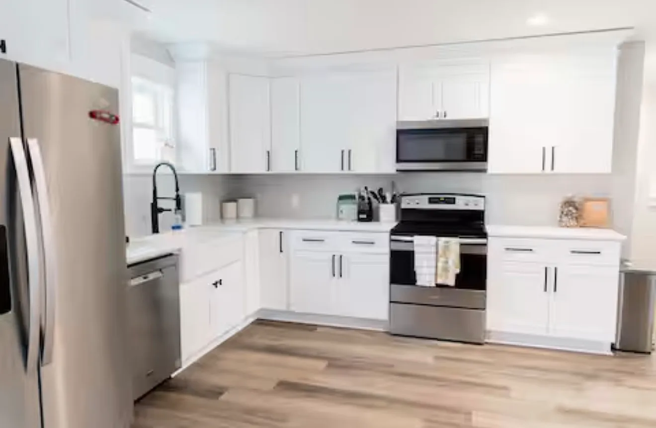 2 bed, 897 sqft, $2,300 — Photo 3