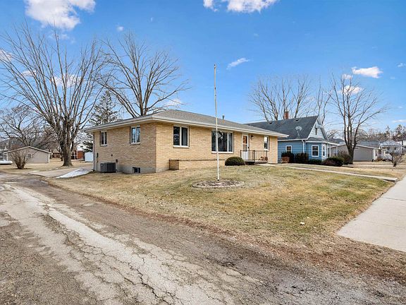 3rd image of 207 Arthur St SW