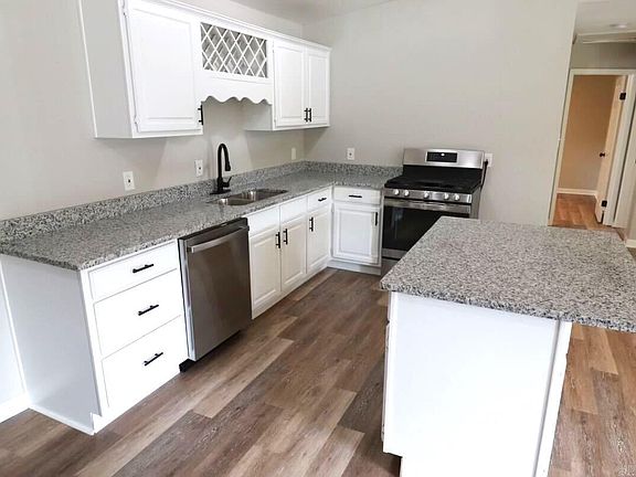 4th image of 521 Glynn Ln