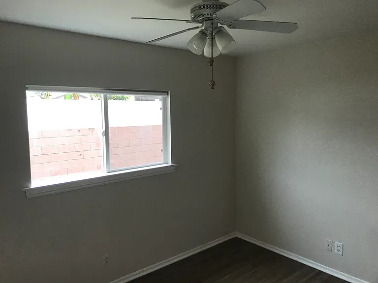 9933 Rose St — Photo 4