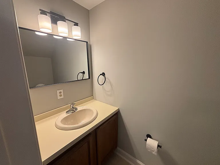 1414 Cambridge Ct — Photo 7