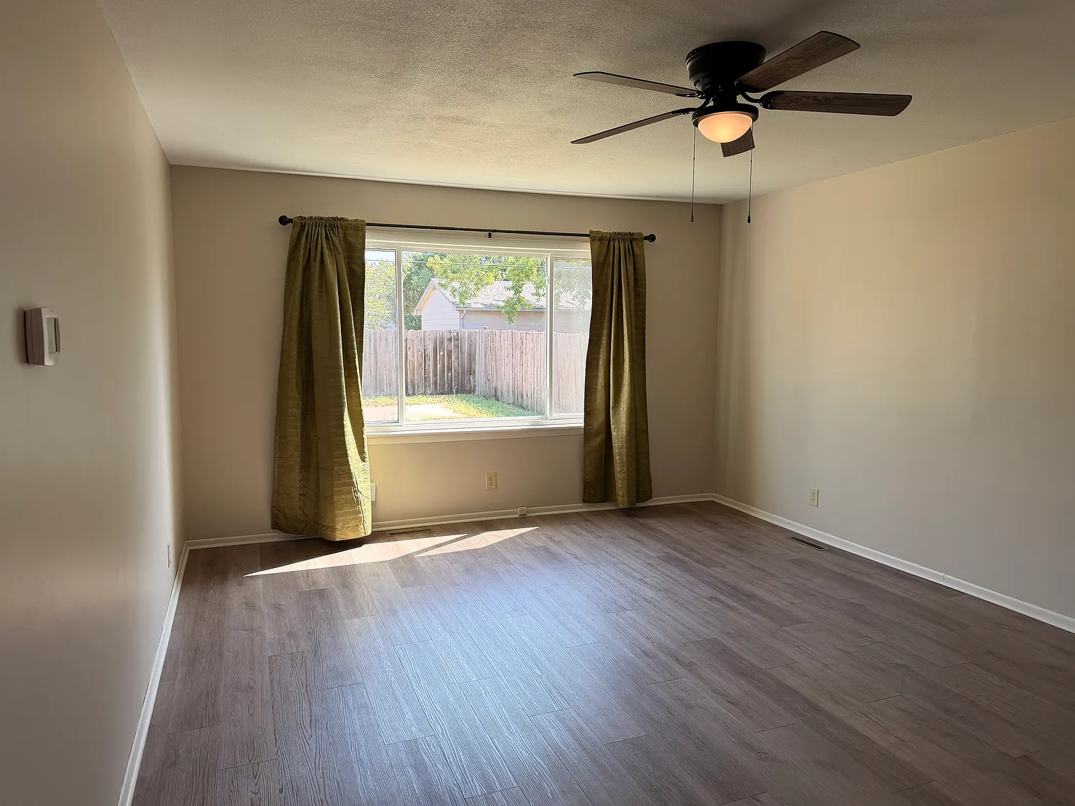 3 bed, 1.5 bath, 1292 sqft, $1,500 — Photo 3