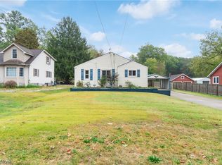 1649 Betz Dr, Akron, OH 44306