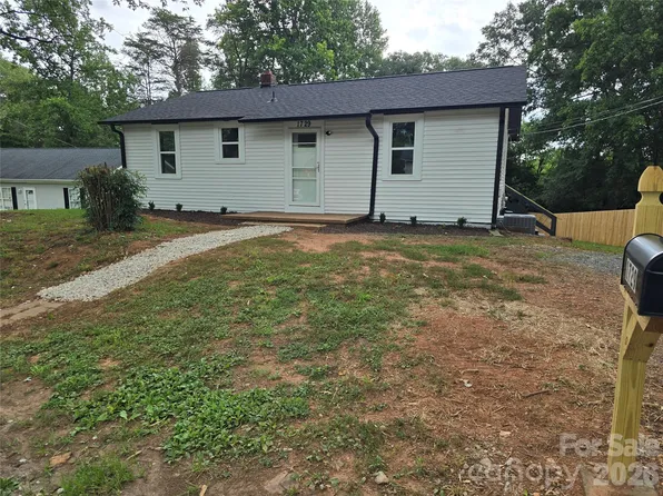 1729 Lakeview Dr, Statesville, NC 28677