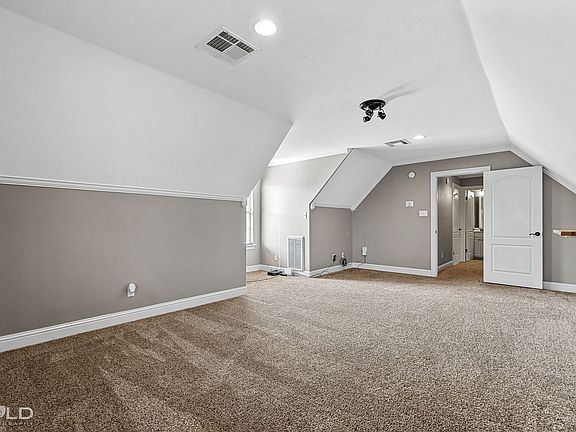 3rd image of 102 Piccadilly Cir