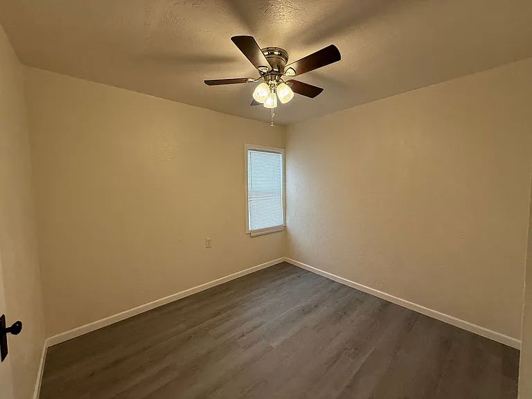 1702 E Brady Ave — Photo 5