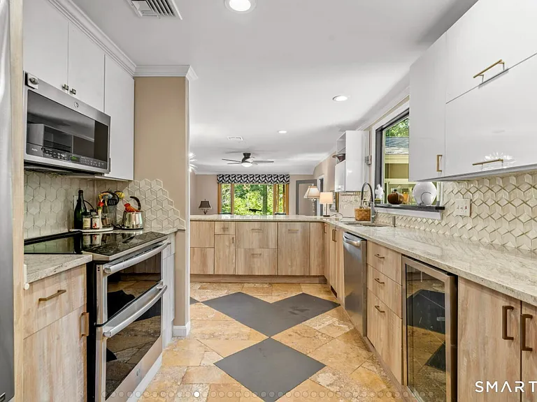 92 Kenmore Rd — Photo 11
