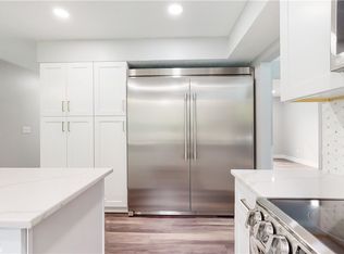 6822 Mill Pond Dr, Urbandale, IA 50322