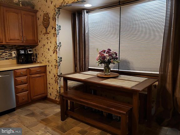 5th image of 1503 Essex Dr