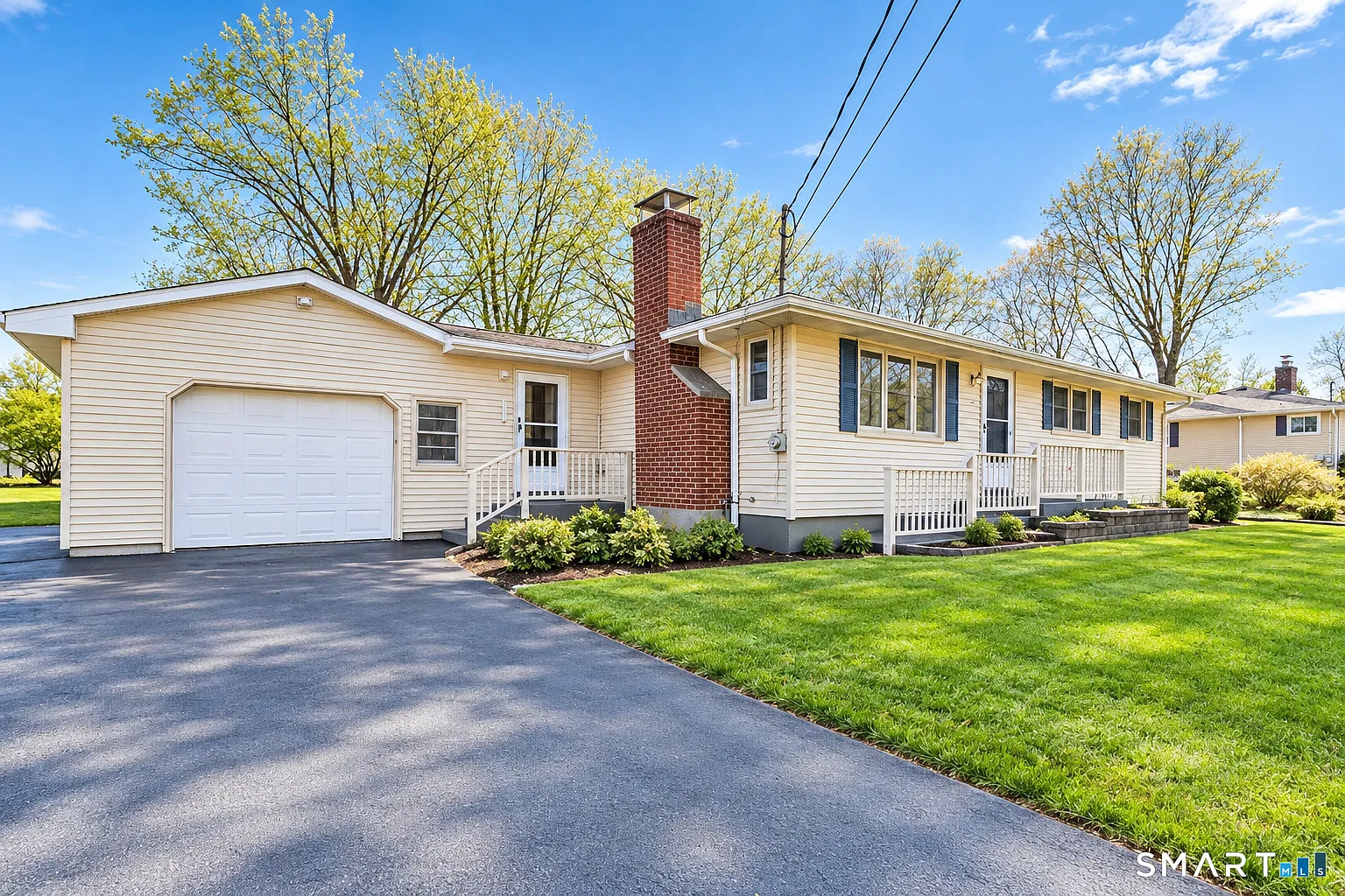 3 bed, 1.0 bath, 2184 sqft, $3,100 — Photo 1