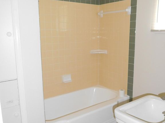 4th image of 6706 Lawndale St #2