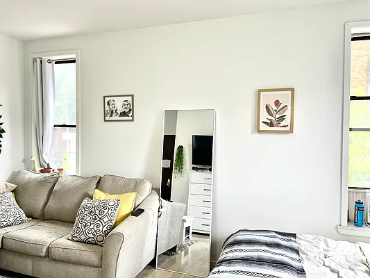 Rented by Pear NYC LLC | media 30