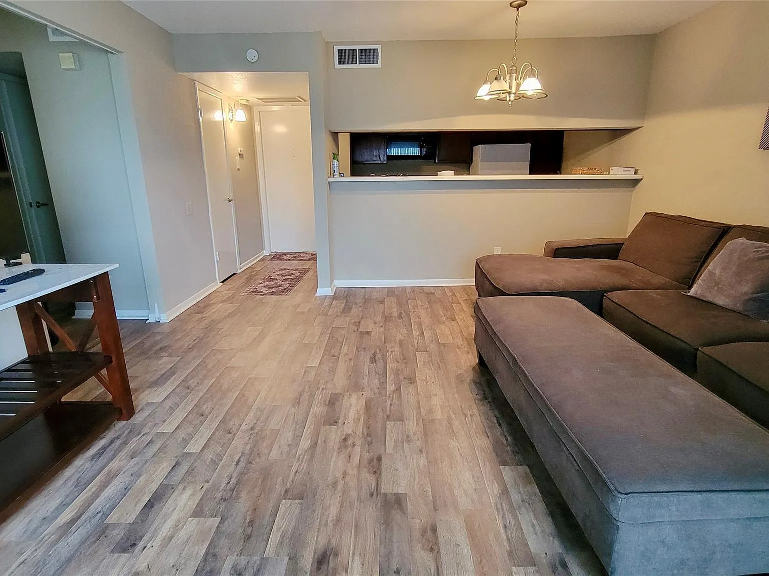 1 bed, 1.0 bath, 700 sqft, $1,200 — Photo 3