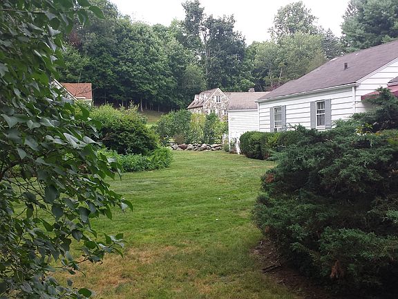 5th image of 8 Oak Rd