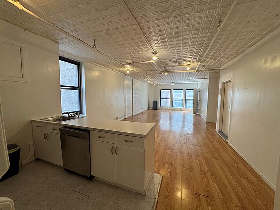 2nd image of 27 W 27th St Ste 4