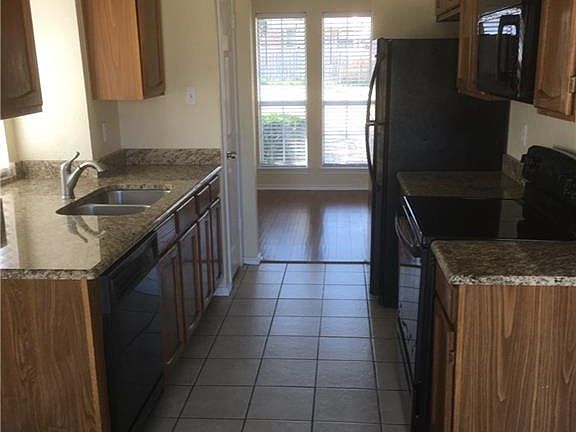 3rd image of 2514 Highdale Dr