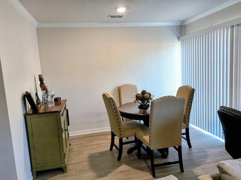 8 Unique Ct — Photo 20