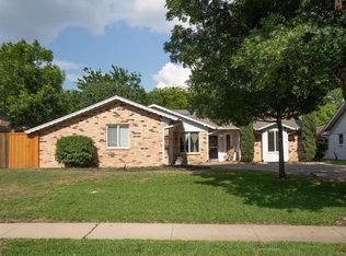 208 Nottingham Dr, Irving, TX 75061