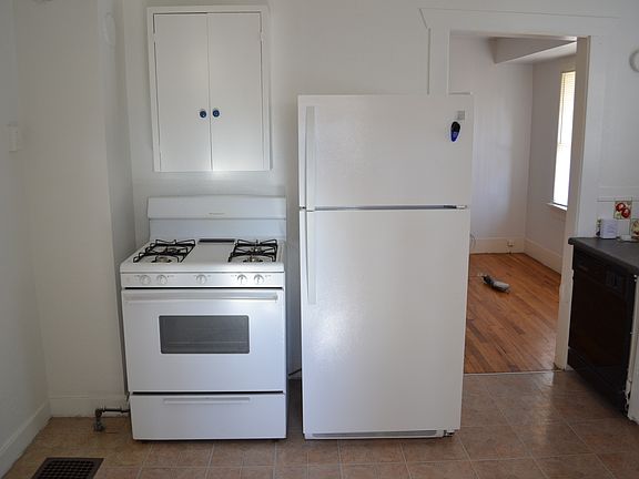 3rd image of 1512 E 5th St
