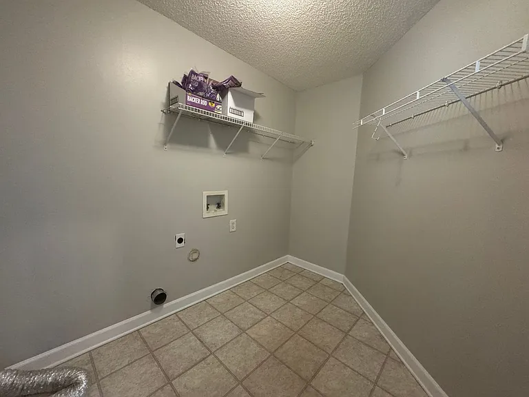521 River View Dr — Photo 7