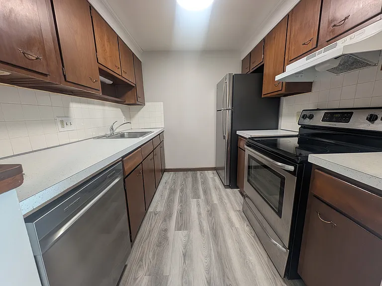 1240 Center Rd — Photo 6
