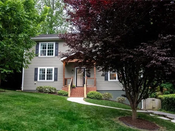 2340 Cherokee Ln, Winston Salem, NC 27103