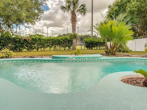 3rd image of 659 Stevelynn Cir