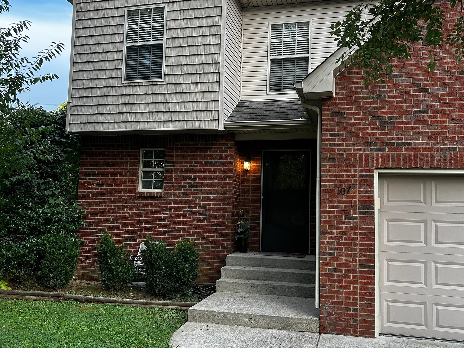 3 bed, 2.5 bath, 1420 sqft, $1,575 — Photo 3
