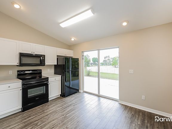 4th image of 215 Manasota St