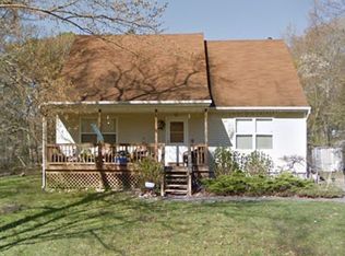 5 Cedar Ln, Medford, NY 11763
