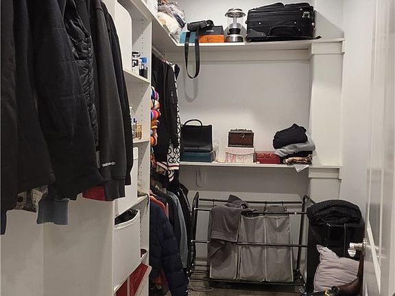 5th image of 11739 Thorson Ave
