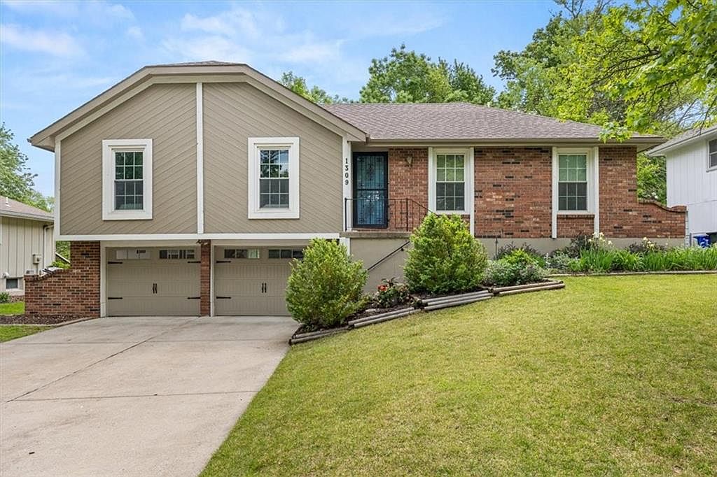 1309 SW Walnut St, Lees Summit, MO 64081 | Zillow