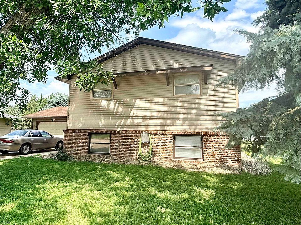 1st image of 1210 Maberly St