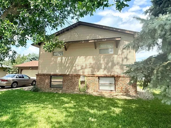 1210 Maberly St, Holdrege, NE 68949