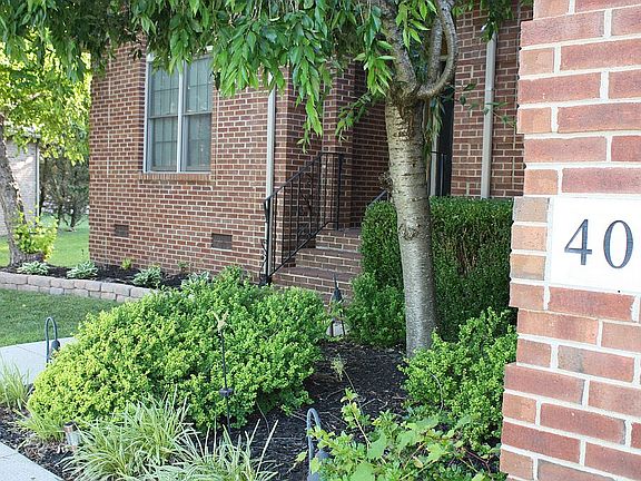 3rd image of 404 Park Lakes Ct