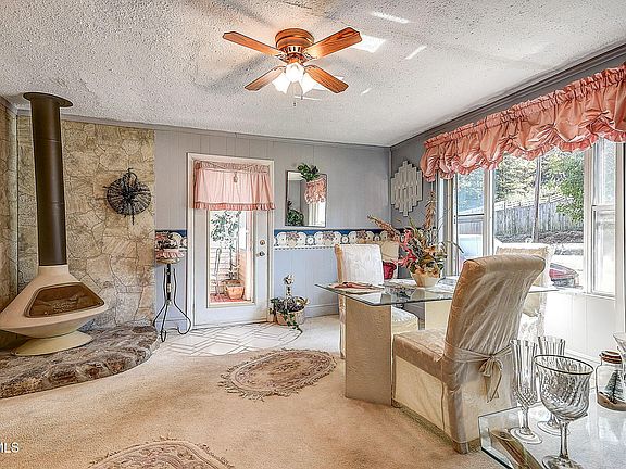 4th image of 215 Bullock Hollow Rd