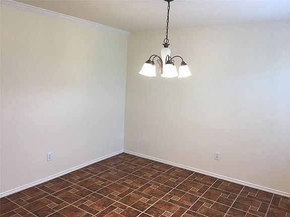 4th image of 2912 Westover Dr