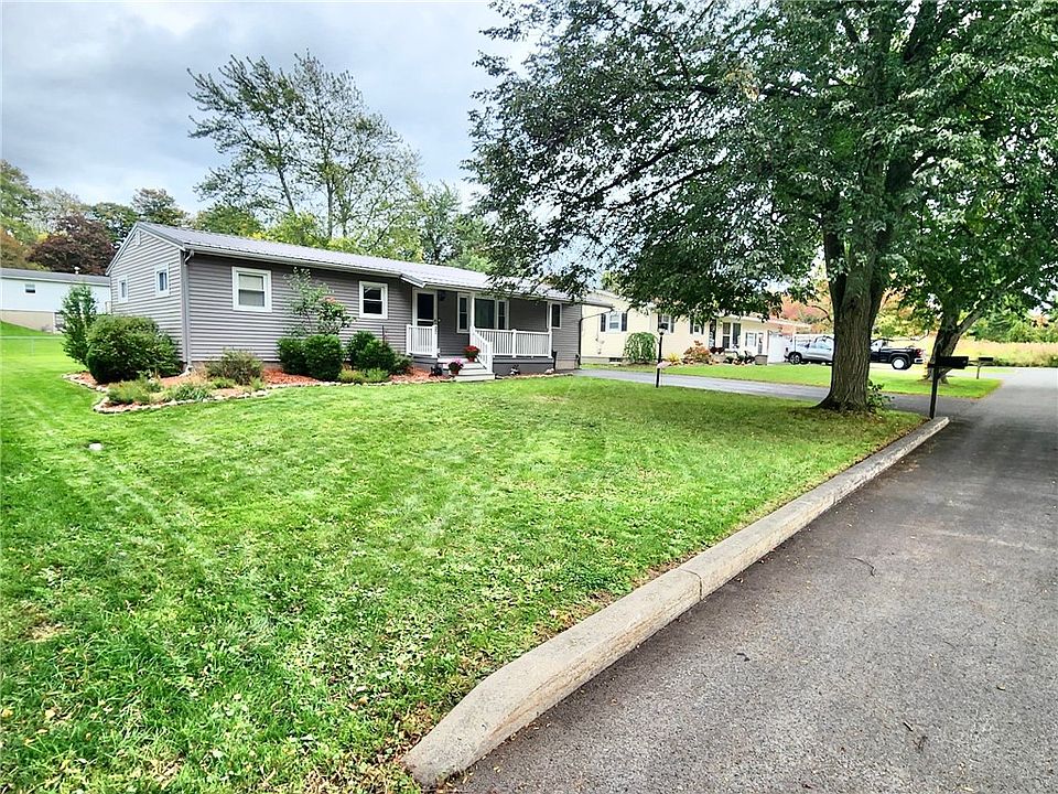 1st image of 32 Meadowbrook Dr