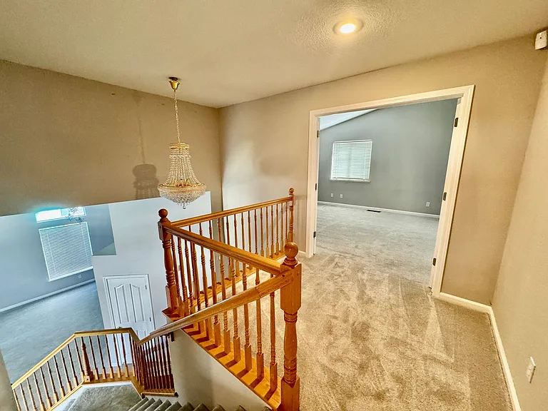 1037 Sandra St — Photo 13