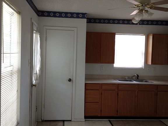 B.door, K entr, B nook
