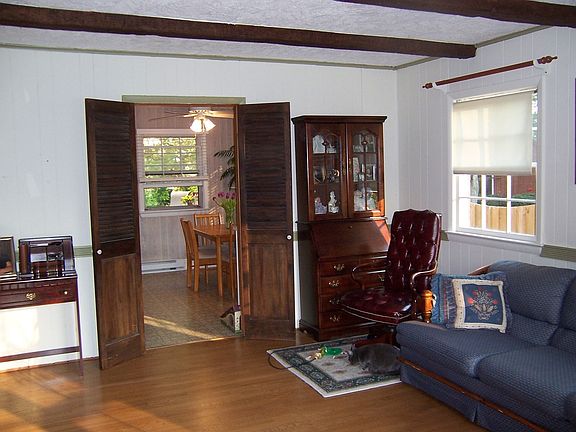 Living Rm towards Kitchen