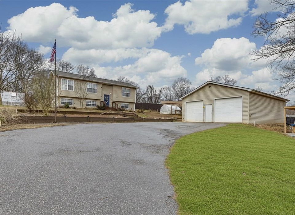 1st image of 115 Shadow Hills Ln