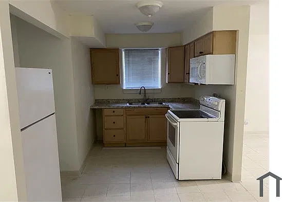 1633 Linnbrook Dr — Photo 2