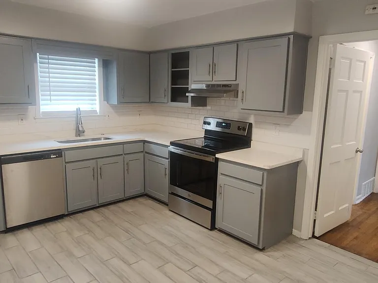 3315 Foxbriar Dr — Photo 4