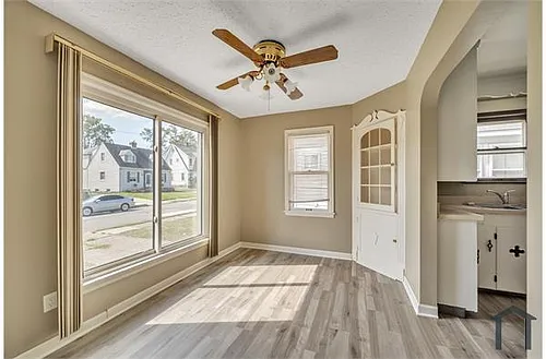 10713 Vernon Ave Photo 1
