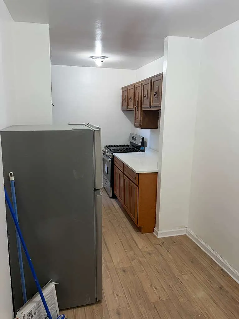 Building Photo - 83-35 139th St #2G