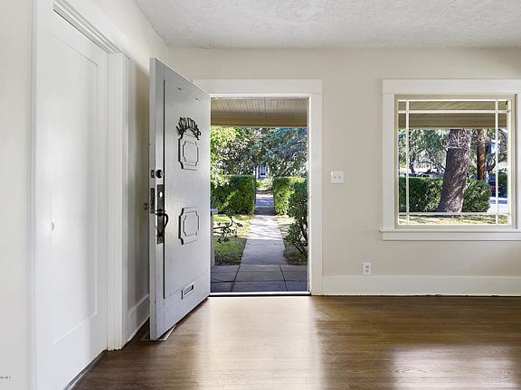 4th image of 1930 Oakwood St