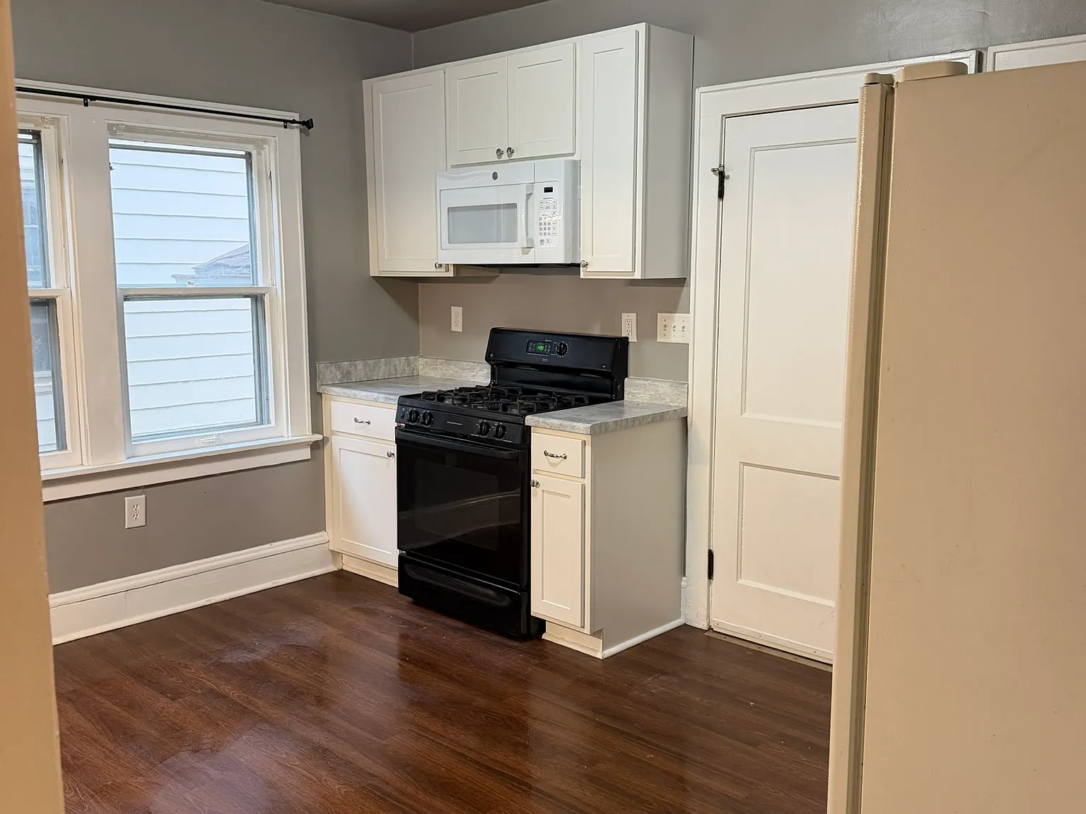 2 bed, 1200 sqft, $1,600 — Photo 2