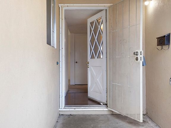 4th image of 648 Highmoor Ave